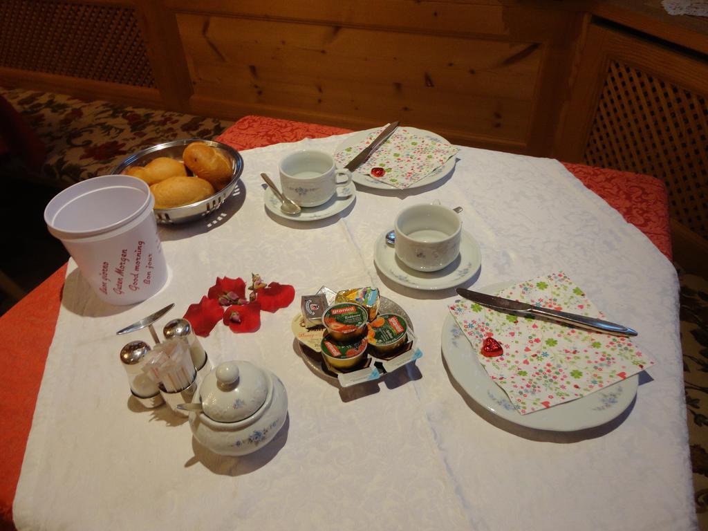 Garni Crepaz Bed and Breakfast Σέλβα ντι Βαλ Γκαρντένα Εξωτερικό φωτογραφία