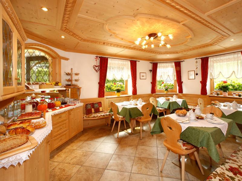 Garni Crepaz Bed and Breakfast Σέλβα ντι Βαλ Γκαρντένα Εξωτερικό φωτογραφία