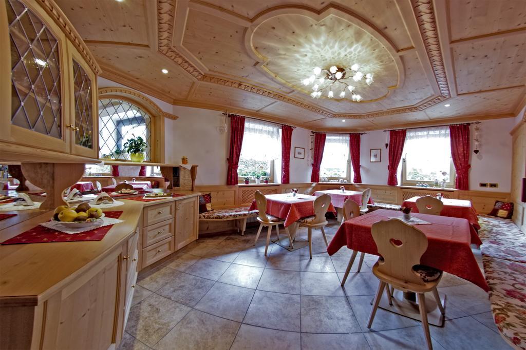 Garni Crepaz Bed and Breakfast Σέλβα ντι Βαλ Γκαρντένα Εξωτερικό φωτογραφία