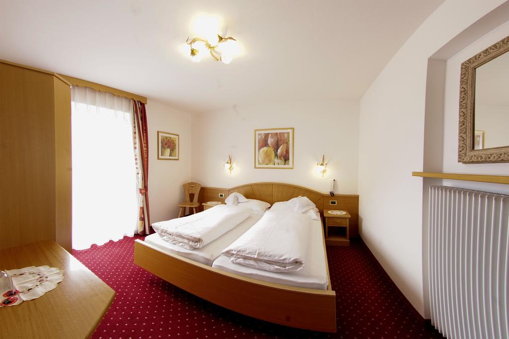 Garni Crepaz Bed and Breakfast Σέλβα ντι Βαλ Γκαρντένα Εξωτερικό φωτογραφία