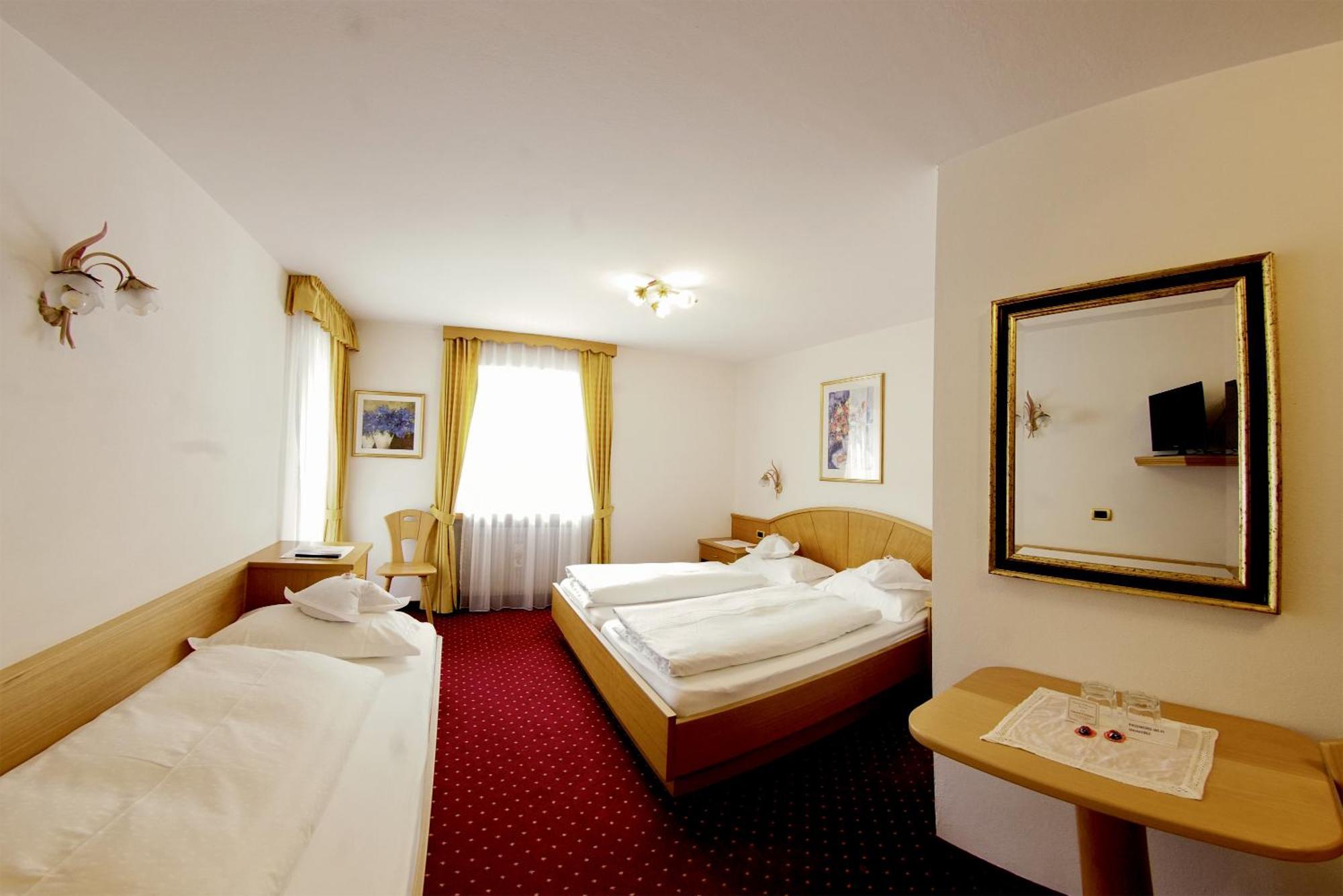 Garni Crepaz Bed and Breakfast Σέλβα ντι Βαλ Γκαρντένα Εξωτερικό φωτογραφία