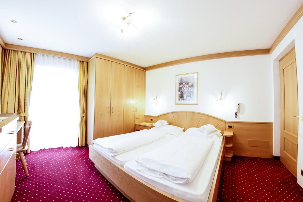 Garni Crepaz Bed and Breakfast Σέλβα ντι Βαλ Γκαρντένα Εξωτερικό φωτογραφία