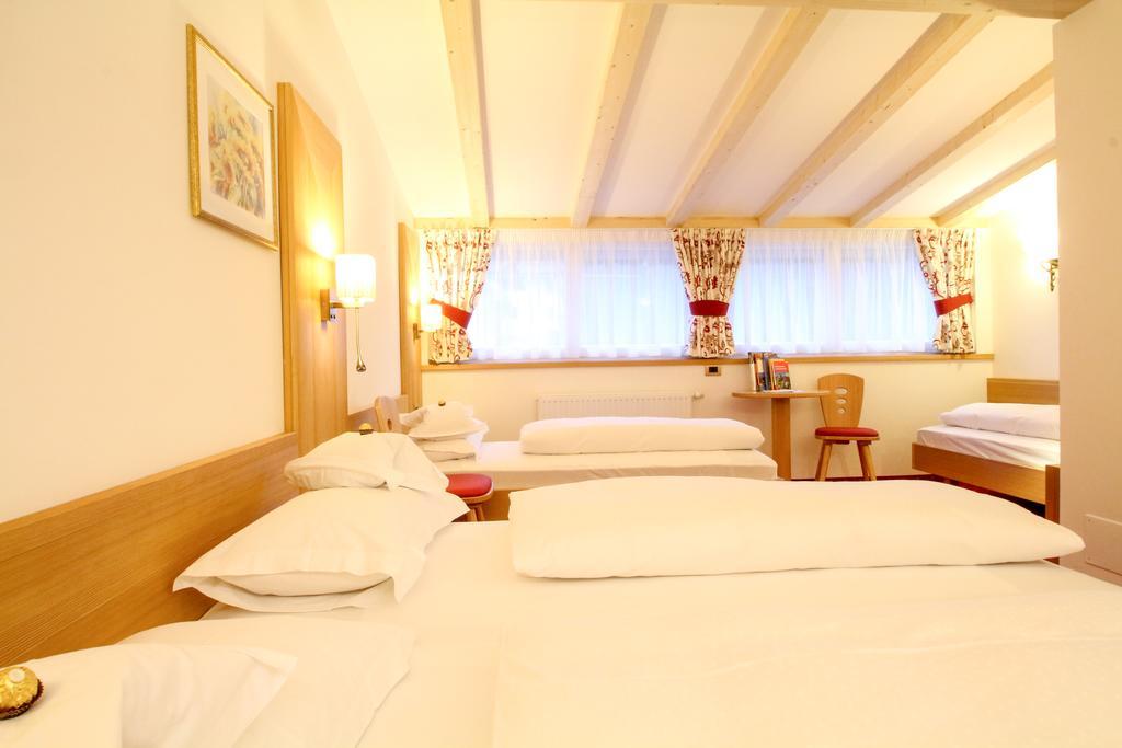 Garni Crepaz Bed and Breakfast Σέλβα ντι Βαλ Γκαρντένα Εξωτερικό φωτογραφία