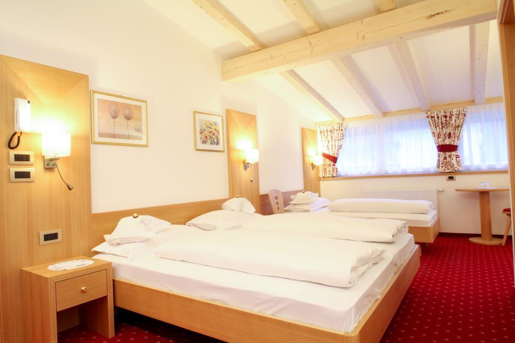Garni Crepaz Bed and Breakfast Σέλβα ντι Βαλ Γκαρντένα Εξωτερικό φωτογραφία